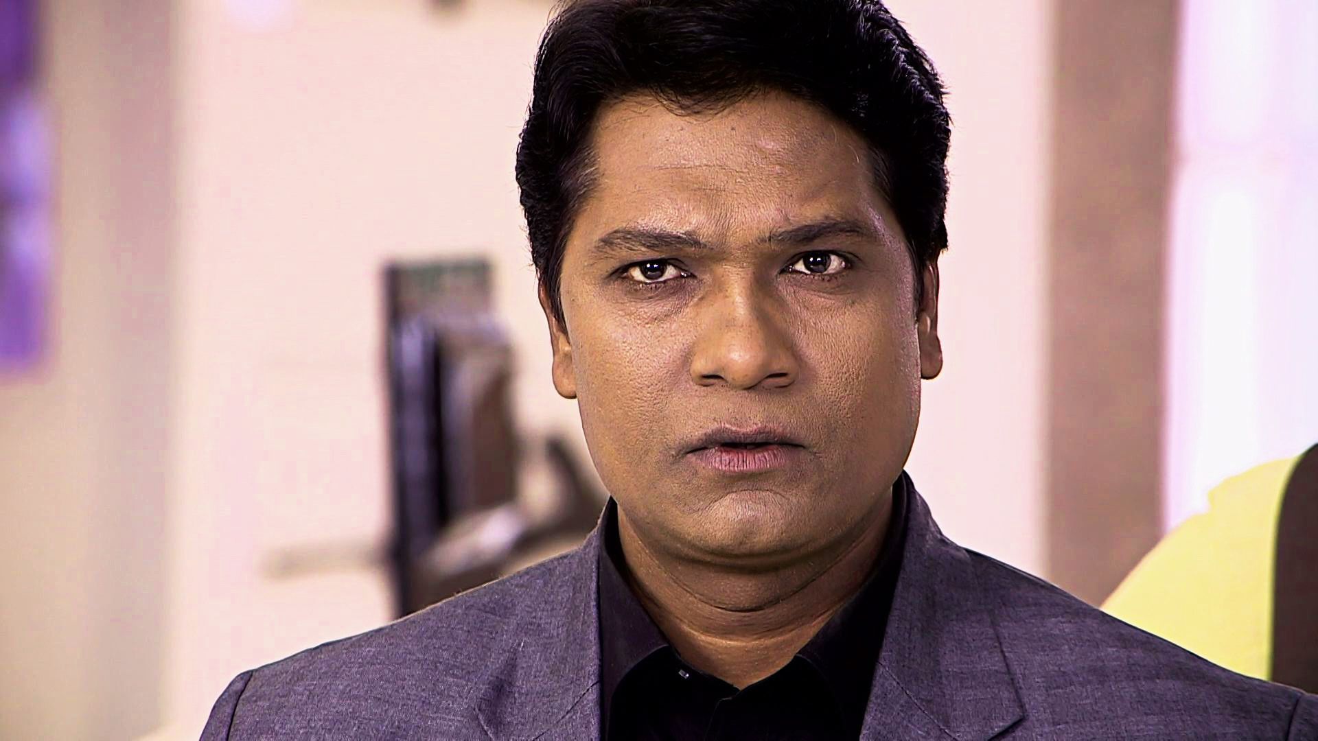 Watch CID Episode No. 1242 TV Series Online - Yellow Topi Ka Raaz - SonyLIV