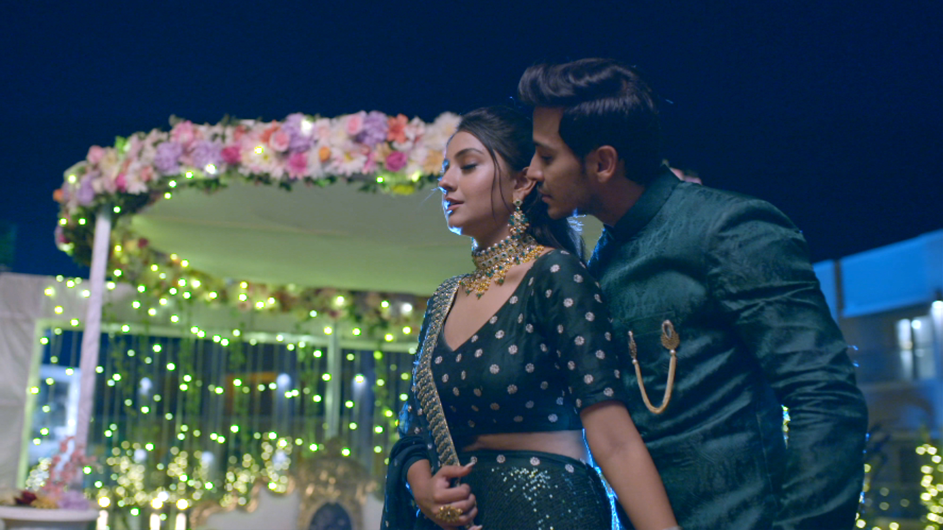 Watch Ahaan And Ishqi's Mehndi Full HD Video Clips on Sony LIV