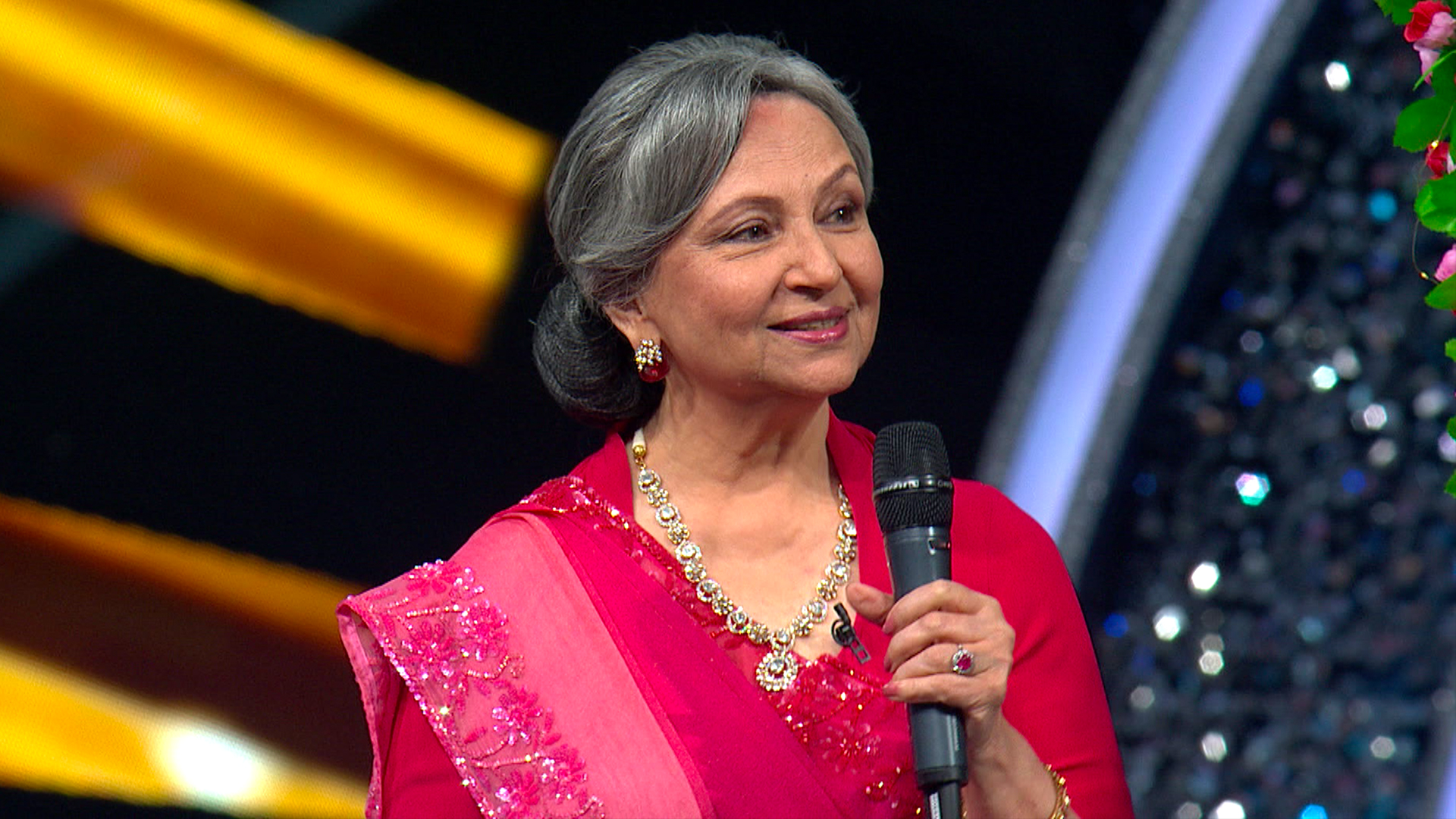 Watch Himesh Reshammiya's Special Performance from Indian Idol online