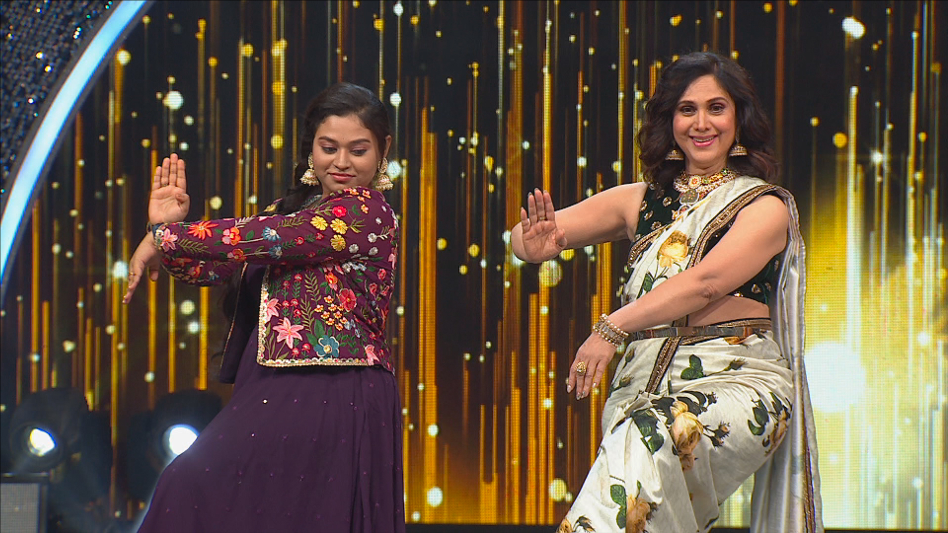 Watch Meenakshi Seshadri Ke Energy Ka Raaz from Indian Idol online